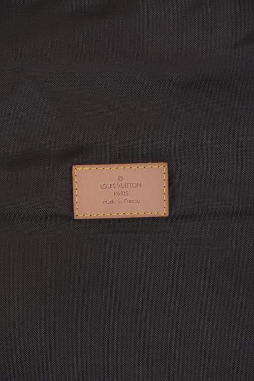 LOUIS VUITTON. PORTA TRAJES.