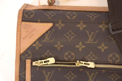 LOUIS VUITTON. PORTA TRAJES.