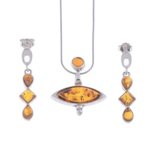 PENDANT AND EARRINGS WITH AMBER.