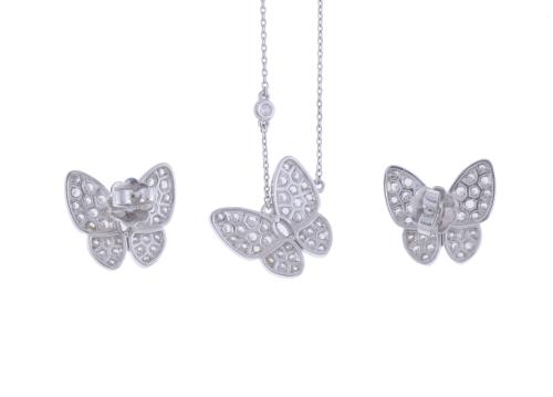 SET OF PENDANT AND EARRINGS IN THE SHAPE OF A BUTTERFLY.