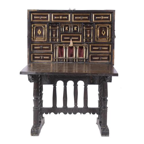 SPANISH DESK, LATE 19TH - EARLY 20TH CENTURY. 