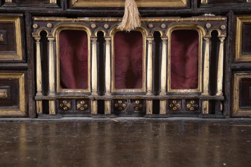 SPANISH DESK, LATE 19TH - EARLY 20TH CENTURY. 