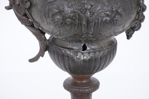 BRONZE GOBLET, 20TH CENTURY.