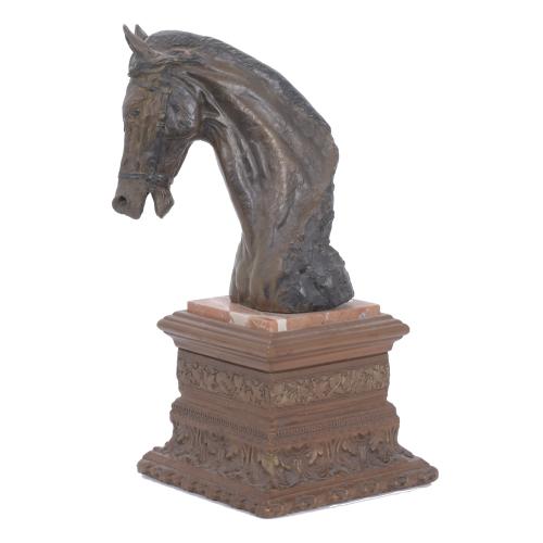 URREGUI. BUSTO DE CABALLO, SIGLO XX. 