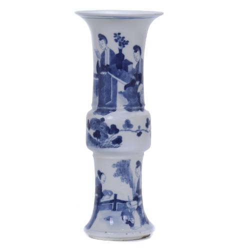 CHINESE KANGHING TRUMPET VASE, 18TH CENTURY. 