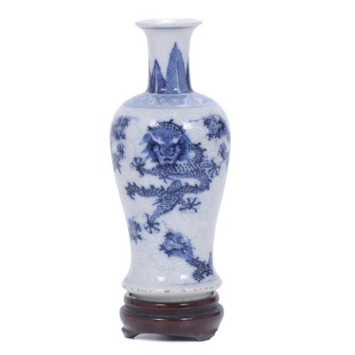 246-SMALL CHINESE VASE, 20TH CENTURY.