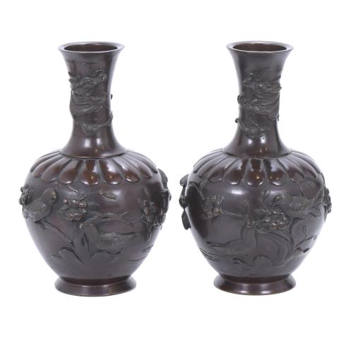 PAIR OF JAPANESE VASES, MEIJI PERIOD, LATE 19TH - EARLY 20TH CENTURY. 