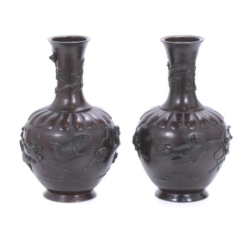 PAIR OF JAPANESE VASES, MEIJI PERIOD, LATE 19TH - EARLY 20T