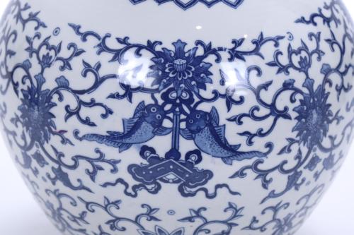 CHINESE PORCELAIN VASE, 20TH CENTURY.