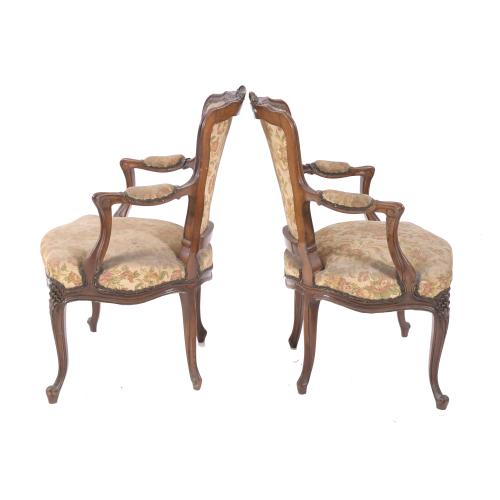 PAIR OF LOUIS XV STYLE ARMCHAIRS, 20TH CENTURY. 