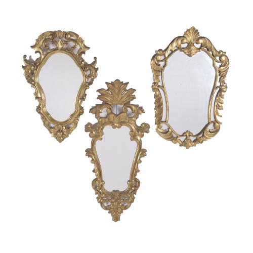 SET OF THREE ELIZABETHAN STYLE MIRRORS, 20TH CENTURY. 