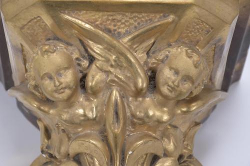 CORBEL WITH A PAIR OF PUTTI, 20TH CENTURY.