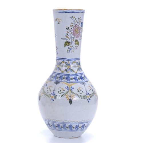 TALAVERA CERAMIC VASE, 20TH CENTURY. 