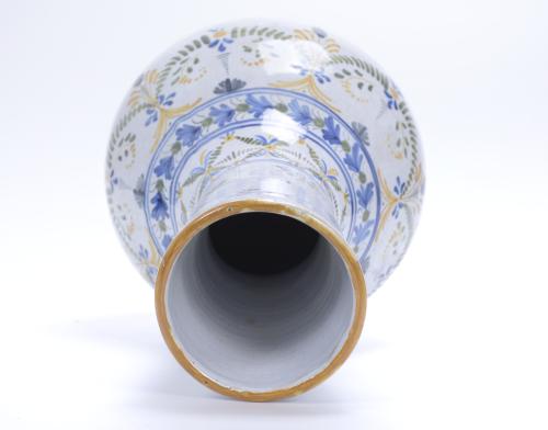 TALAVERA CERAMIC VASE, 20TH CENTURY. 