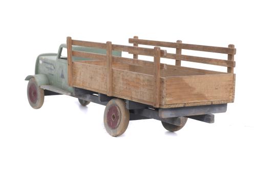 TOY TRUCK, CIRCA 1910. 