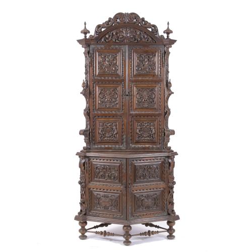 642-CORNER CUPBOARD, AFTER ITALIAN RENAISSANCE MODELS, 20TH CENTURY. 