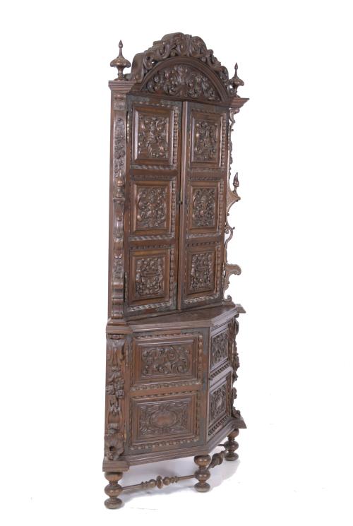 CORNER CUPBOARD, AFTER ITALIAN RENAISSANCE MODELS, 20TH CEN