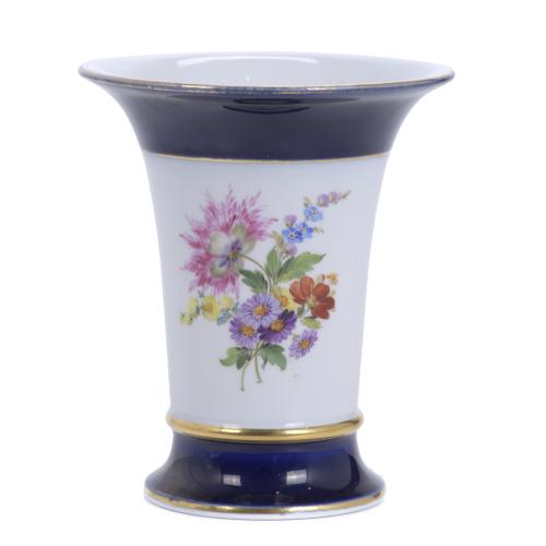 431-MEISSEN. VASE, CIRCA 1940.