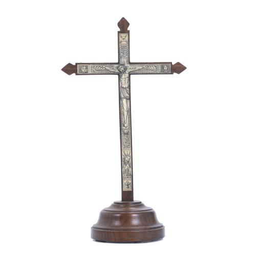 468-TABLE CRUCIFIX, 20TH CENTURY.