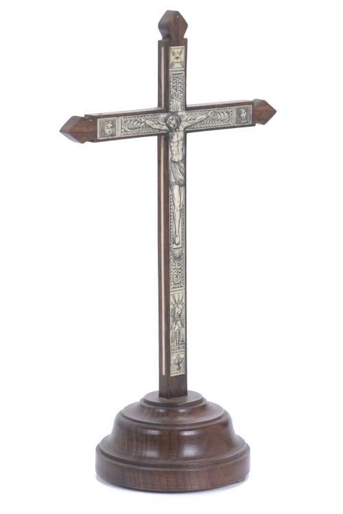 TABLE CRUCIFIX, 20TH CENTURY.