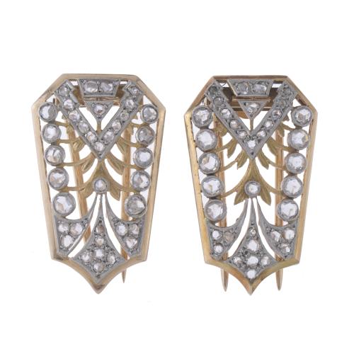 286-PAIR OF LAPEL BROOCHES IN GOLD AND DIAMONDS