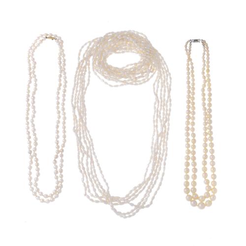 THREE PEARLS NECKLACES