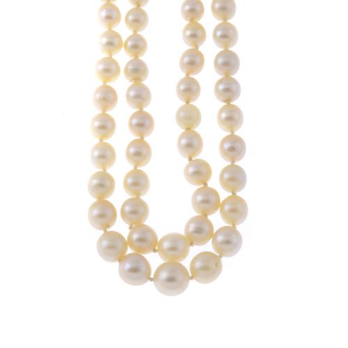 THREE PEARLS NECKLACES