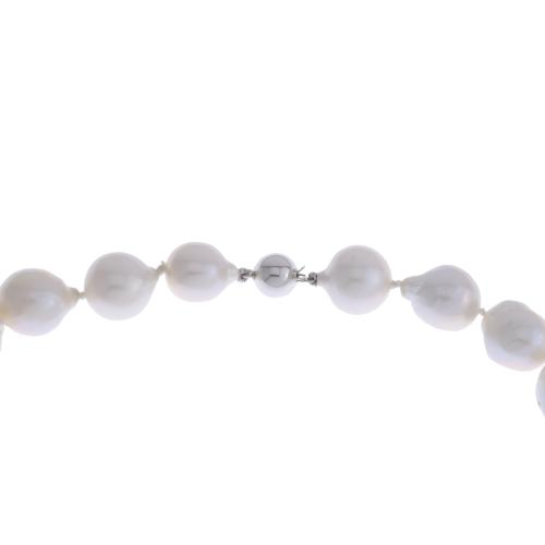 BAROQUE PEARLS NECKLACE