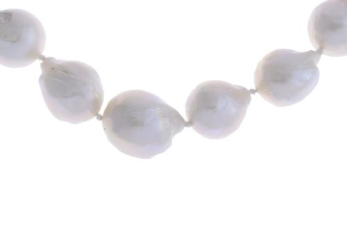 BAROQUE PEARLS NECKLACE