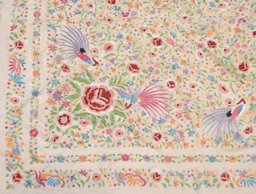 EMBROIDERED SILK MANILA SHAWL, 20TH CENTURY. 