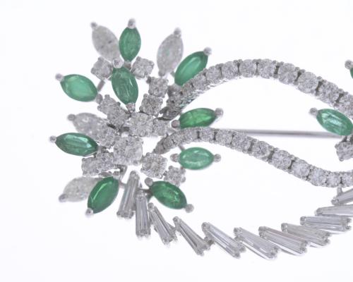 DIAMONDS AND EMERALDS BROOCH, 1970&#39;S.