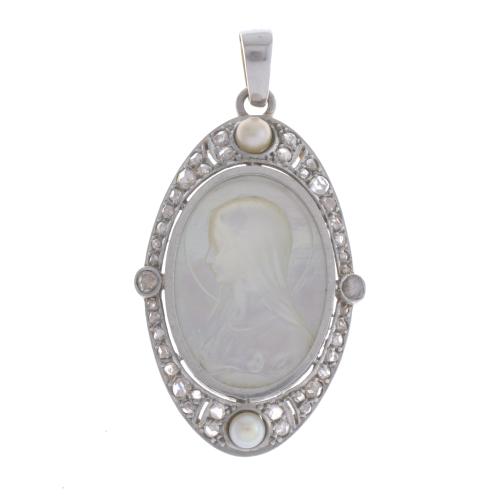 184-NOUCENTISTA PENDANT WITH THE IMAGE OF MADONNA, CIRCA 1920.