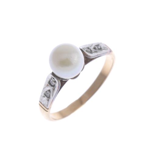 38-SOLITAIRE RING WITH PEARL.