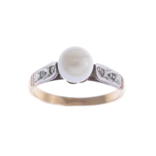 SOLITAIRE RING WITH PEARL.