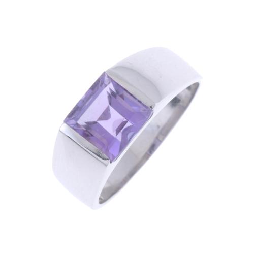 43-SIGNET RING WITH AMETHYST