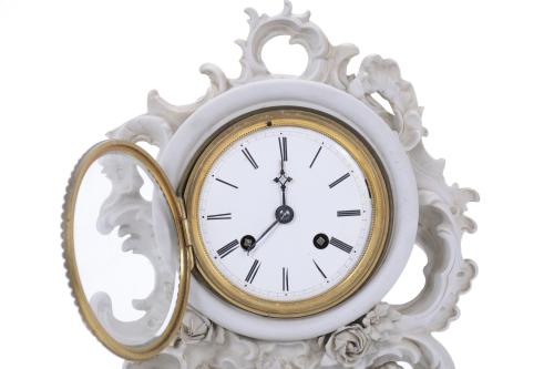 BISCUIT PORCELAIN TABLE CLOCK, FIRST HALF OF THE 20TH CENTU