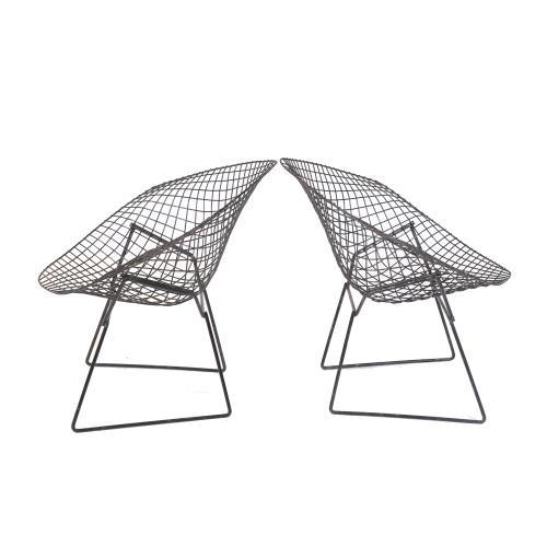 HARRY BERTOIA (1915-1978) PAIR OF ‘DIAMOND’ ARMCHAIRS, DESI