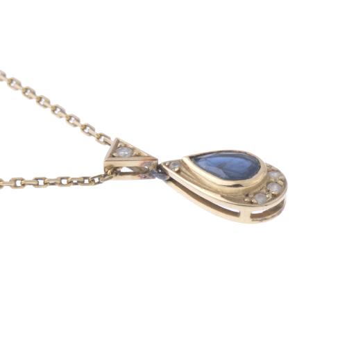 PENDANT WITH SAPPHIRE AND DIAMONDS.