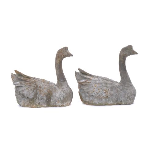 431-PAIR OF GARDEN FIGURES IN THE SHAPE OF SWANS.