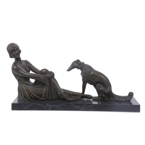 SIGUIENDO MODELOS DE DEMÉTRE CHIPARUS (1886-1947).  "DAMA CON GALGO AFGANO". 