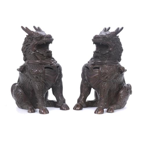 PAIR OF CHINESE CENSERS IN THE SHAPE OF FURIES, 20TH CENTURY. 