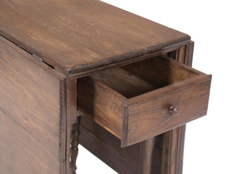 ENGLISH FOLDING TABLE, 18TH CENTURY.