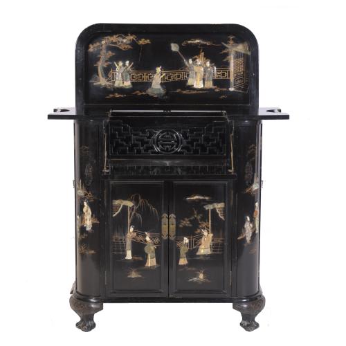 381-ORIENTAL-LIKE DRINKS CABINET, 20TH CENTURY.