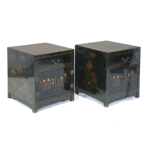 PAIR OF CHINESE COFFEE TABLES, 20TH CENTURY. 