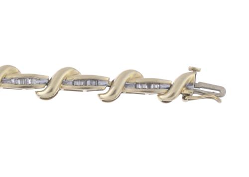 LINKS BRACELET WITH DIAMONDS.