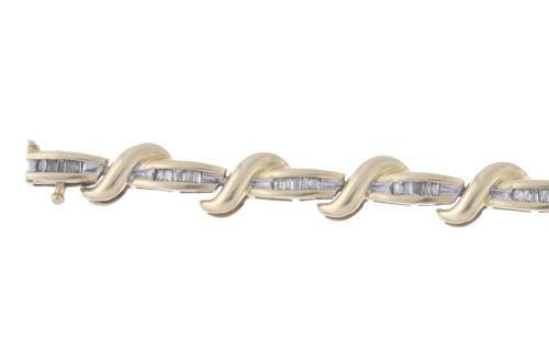 LINKS BRACELET WITH DIAMONDS.