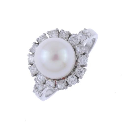 ROSETTE RING WITH PEARL AND DIAMONDS