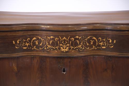 MARY CHRISTINE&#39;S REGENCY CHEST OF DRAWERS, 19TH CENTURY.