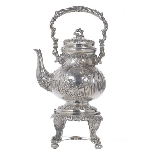 SAMOVAR CON CALENTADOR ESTILO ISABELINO, SEGUNDA MITAD SIGLO XX. 