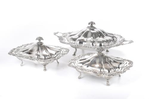 LOT OF THREE ELIZABETHAN STYLE TRAYS, 20TH CENTURY.